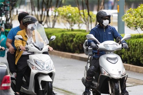 有必要嗎 電動車上牌 戴頭盔 限速被調(diào)侃 素質(zhì)三連 網(wǎng)友這樣評論